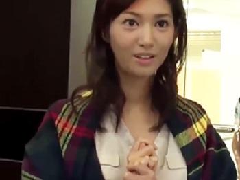 夫が帰宅する寸前なのにギリギリまで自宅で性行為不道徳交尾