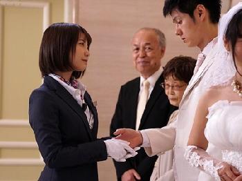 人生で最高の日である結婚式に…新郎から膣内で子種を爆射されるウェディングプランナー