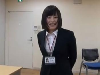 ぽってりと可愛い女性会社員娘のフェラチオで精液口内射精