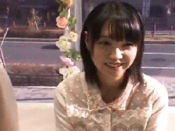 現役女子大生が友人の目の前で肉棒を挿入され悶絶!!