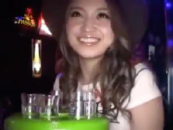 パリピ巨乳ギャルがクラブ内で中出し淫行!!