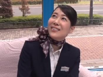 心優しいキャビンアテンダントが出勤前に童貞ペニスを筆おろし!!