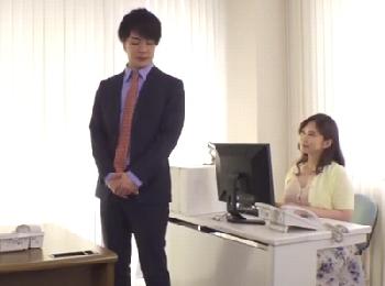 小さな会社で社長がいなくなった途端におっぱじめる危険な社員W