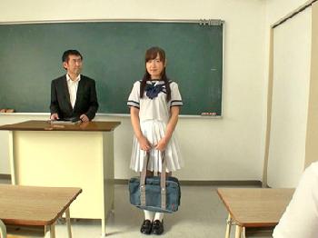 美しいルックスの裏にサドな性癖を秘めていた女子校生の生々しいマゾヒスト男を性調教