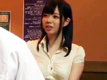 媚薬オイルできわどいマッサージされた黒髪美少女がゴムなし挿入されて狂いイキW