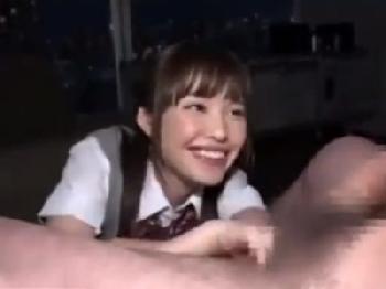 中年男ばかりを狙って援交を繰り返す見た目清楚な黒髪女子校生