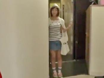 スタジオに入った途端に犯される紗倉まなちゃん