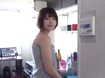 18歳の姪の熱々共同生活!!初めてを中年男に捧げるキュートな童顔娘