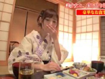 豪華な温泉で部屋食を味わった後に美女を味わう!!