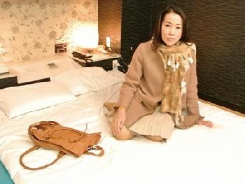 母さんをナンパして寝取って下さい!?実息子から寄せられたエロ企画で美魔女が…