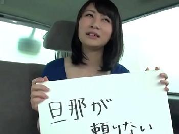 夫の性格もペニスにも満足言っていない人妻に避妊具未装着で膣内射精