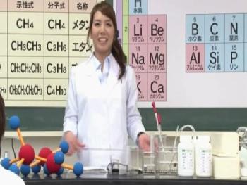 美女教師の授業中に大量ぶっかけ顔面キメ!!