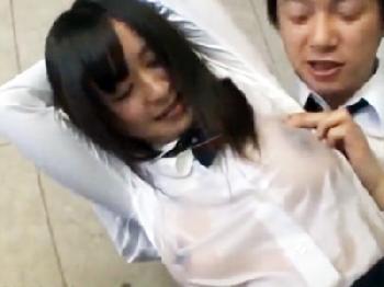 ノーブラ＆ノーパンで童貞の男子をバカにしてたら襲われてオメコ内で直接発射された美少女女子校生