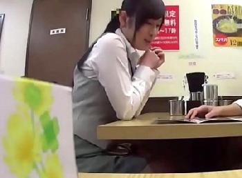 自宅訪問で教えてくれるスポーツインストラクターのギャルを口説き落として性交する