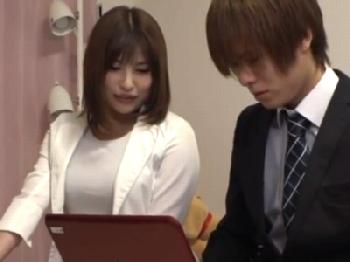 イケメン部下を自宅に泊めて…止められなくなった女性会社員の性的欲望