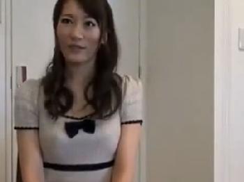 情けないガリガリSEX未経験男にも非常に優しい対応をする美女→性交