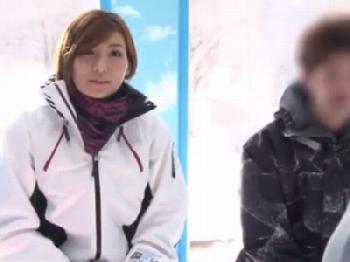 素股から辛抱できず男友達に挿入される素人娘を盗撮