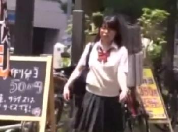 メガネをバス内婦女暴行!!見かけによらず爆乳の女子校生に中出し種付け