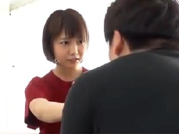 超キュートショートヘア少女が童貞に頼まれて裸露出したら暴走膣内でスペルマを発射される