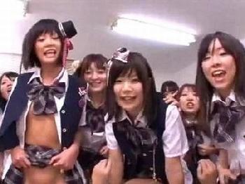 ここは天国化!!アイドル目指す美少女女子校生たちに囲まれながら射精できる天国ハーレム