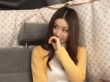 子供もいる綺麗な人妻が一度は断るも押し負けて背徳の浮気膣射性交