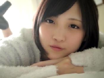 このルックスで完璧な巨乳娘と見晴らしの良いホテルで親密な性行為