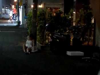 酔い潰れたギャルを道端で発見!!介抱すると見せかけて媚薬バイブを突っ込んだ結果→中出し寝取られ完了