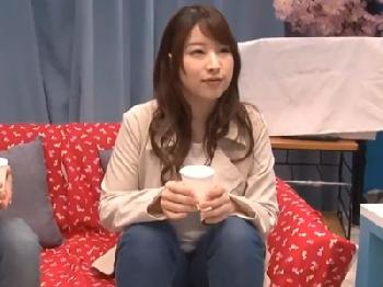 素人娘が男友達と耐久素股→すんなり性的興奮してコンドーム未装着での膣射性交