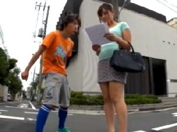 爆乳に引き寄せられたエロ少年→デカ過ぎおっぱいを好き放題して家庭教師を開発