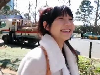 無垢な笑顔のスレンダー美少女がそのままの笑顔で初撮りSEX