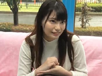 スレンダーな素人娘が初対面のSEX未経験男とマジックミラー号でまさかの性行為に発展