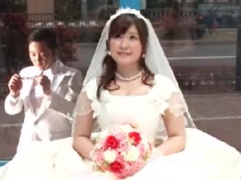 マジックミラーの向こうで新妻が寝取られて種付けまでされてる事を知らない新郎W