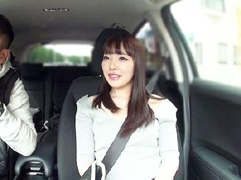 性格悪そうだけど美少女な素人丸ノ内OLがきわどいマッサージでそのままハメ盗撮W