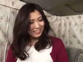 エキゾチックな雰囲気な美貌の人妻が膣内射精されて着床アクメ