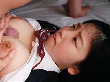 【一色さゆり】ミニマムボディに似合わない美乳の童顔美少女と親密な性行為!!