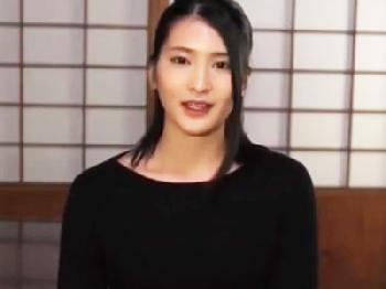 清楚な美貌の人妻が爆発寸前な性的欲望を募らせAV出演→男優のハードピストンに我を忘れて乱れイキ