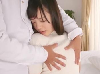 透明感抜群!!色白美少女と楽しく密度の濃い顔面射精セックス