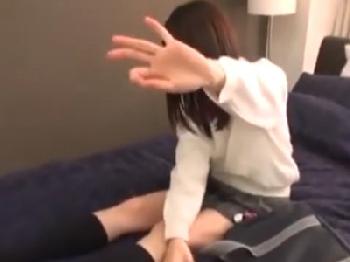 円交JKの股間の穴に中年男精液コンドーム未装着で孕ませ射精