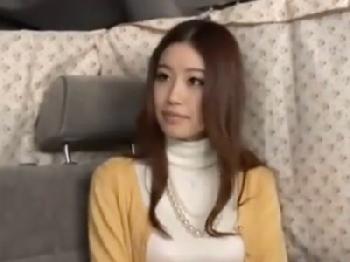 ブランド好きのセレブ人妻をナンパし避妊具未装着で膣内射精