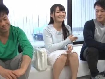 マジックミラー越しに彼氏待たせてカレ友に寝取られ膣射