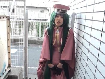 美少女の素人コスプレイヤーに催眠術→着衣のまま淫語全開でハメ撮り