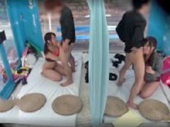 同じ大学の学生男女たちをカーテン越しに分けたらSEXするのか!!