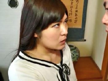 最初は拒んでたのに巨根の誘惑に耐えきれず密通交尾をする巨乳人妻