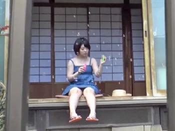 田舎娘を夜這いして幼いヴァギナを堪能