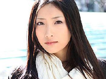 真ん中わけのワンレンが似合う数少ない素人人妻の超興奮SEX