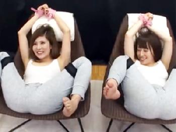 電動マッサージ器責めされてスウェットの股間びっしょりW先に尿失禁したら即ズボの罰ゲームW