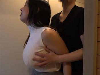 【塚田詩織】縦ニットセーターから飛び出た爆乳が淫靡な感度抜群な美女と甘く激しい性交!!