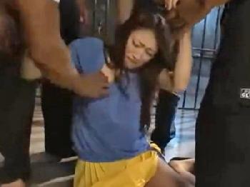 思いがけない拉致→集団中出し強姦展開に泣き叫ぶお姉さん