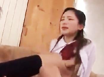 ハメ潮尿失禁するスレンダー女子校生と汗だくになりながら熱を帯びた情熱的なSEX