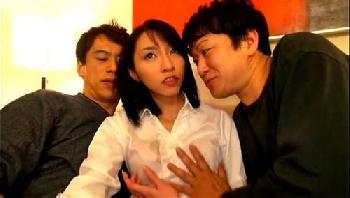 【MIKA】大きなバストのアジア美女を連れ込み成功!フル勃起した陰茎を手コキ責め